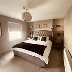 3 Bedroom Luxury Main Street Tipperary Апартаменты