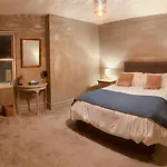 3 Bedroom Luxury Main Street Tipperary Апартаменты *