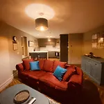 3 Bedroom Luxury Main Street Tipperary * Cashel (Tipperary)