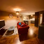 Апартаменты 3 Bedroom Luxury Main Street Tipperary *