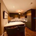 Апартаменты 3 Bedroom Luxury Main Street Tipperary