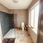 Апартаменты 3 Bedroom Luxury Main Street Tipperary *