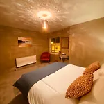 Апартаменты 3 Bedroom Luxury Main Street Tipperary *