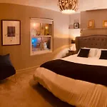 Апартаменты 3 Bedroom Luxury Main Street Tipperary *