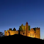 3 Bedroom Luxury Main Street Tipperary Апартаменты