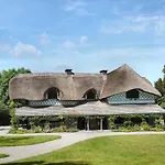 3 Bedroom Luxury Main Street Tipperary Апартаменты *