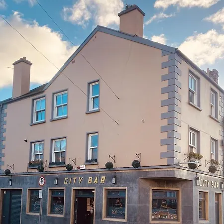 Апартаменты 3 Bedroom Luxury Main Street Tipperary
