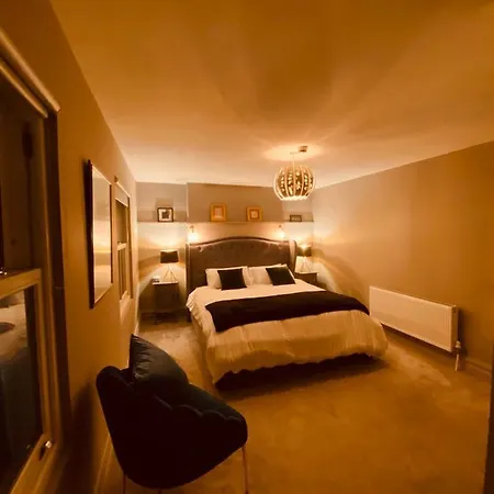 3 Bedroom Luxury Main Street Tipperary *