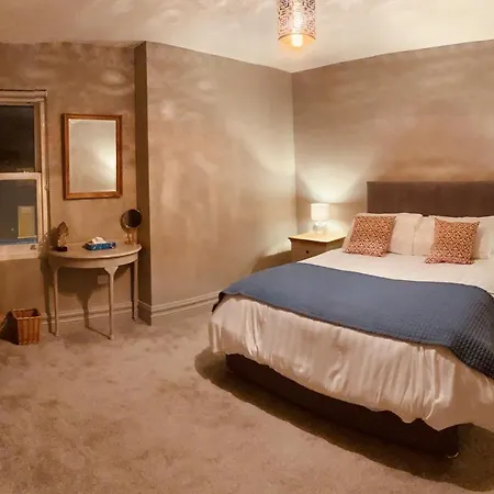 3 Bedroom Luxury Main Street Tipperary Apartmán *