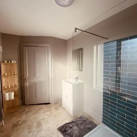 3 Bedroom Luxury Main Street Tipperary Кашел