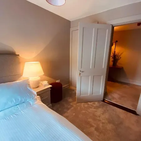 3 Bedroom Luxury Main Street Cashel Tipperary * Cashel (Tipperary)