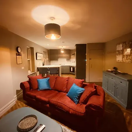 3 Bedroom Luxury Main Street Tipperary * キャッシェル