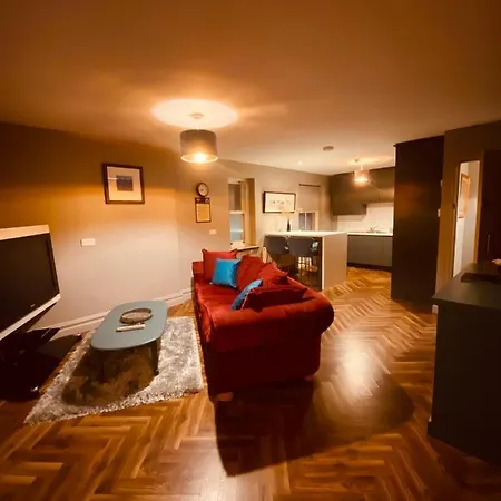 Апартаменты 3 Bedroom Luxury Main Street Tipperary *