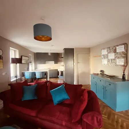 Апартаменты 3 Bedroom Luxury Main Street Tipperary *