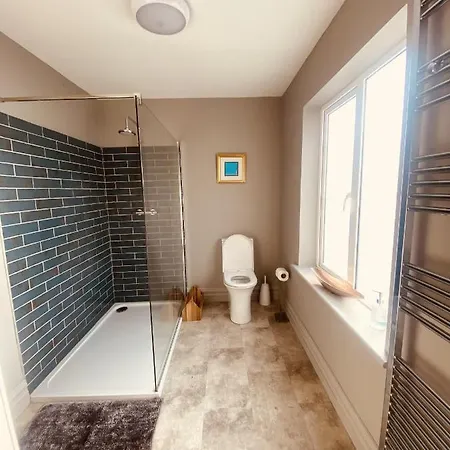 Апартаменты 3 Bedroom Luxury Main Street Tipperary *