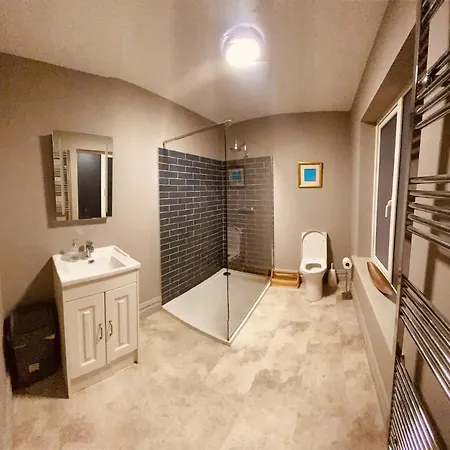 3 Bedroom Luxury Main Street Tipperary Cashel (Tipperary)