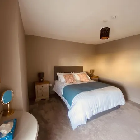 3 Bedroom Luxury Main Street Cashel Tipperary * Cashel (Tipperary)