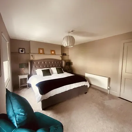 3 Bedroom Luxury Main Street Tipperary *