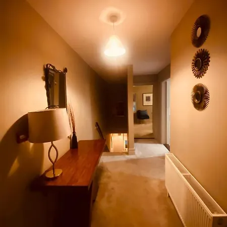 3 Bedroom Luxury Main Street Tipperary Apartmán