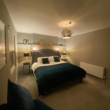 Apartment 3 Bedroom Luxury Main Street Cashel Tipperary