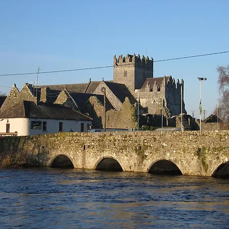 3 Bedroom Luxury Main Street Tipperary