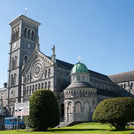 3 Bedroom Luxury Main Street Tipperary Апартаменты *