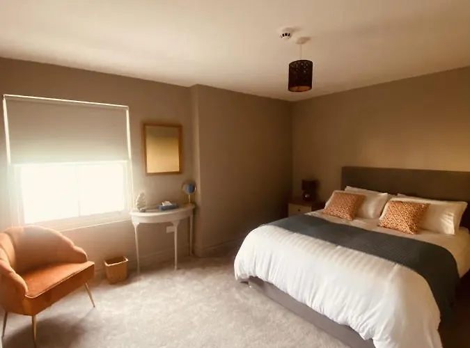 דירה 3 Bedroom Luxury Main Street Tipperary *