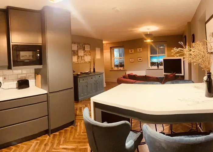 דירה 3 Bedroom Luxury Main Street Tipperary