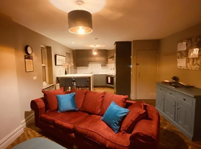 3 Bedroom Luxury Main Street Tipperary * Cashel (Tipperary)