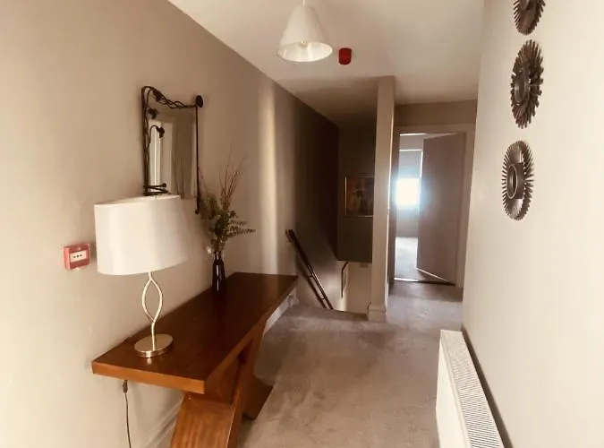 3 Bedroom Luxury Main Street Tipperary * קאשל