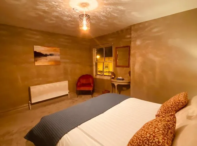 דירה 3 Bedroom Luxury Main Street Tipperary *