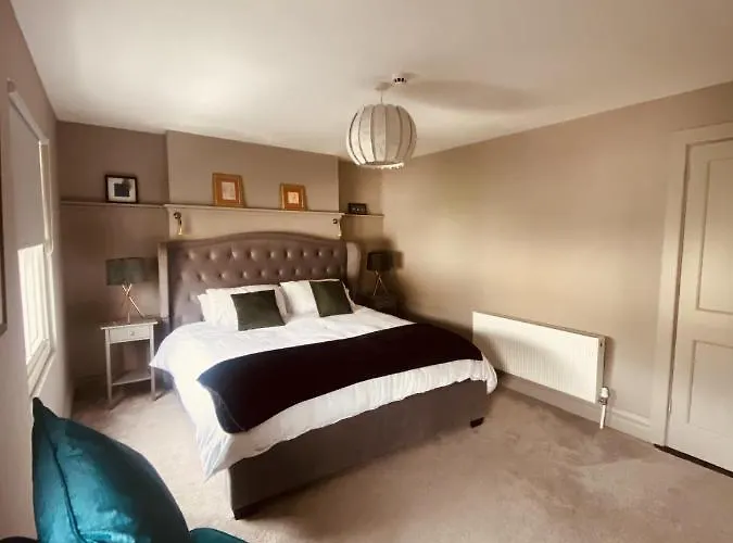 3 Bedroom Luxury Main Street Tipperary *