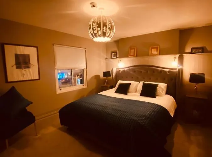 3 Bedroom Luxury Main Street Tipperary