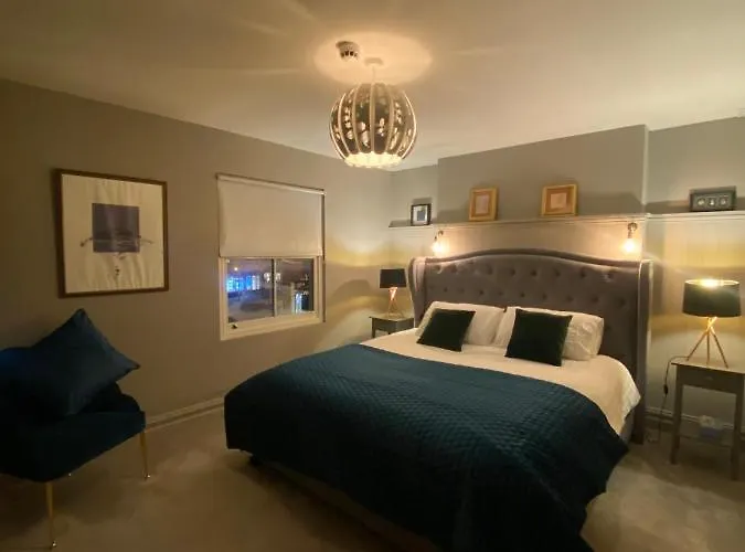 3 Bedroom Luxury Main Street Tipperary *